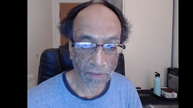 Snapshot of rauncher1 chatting on 04-11-26, 08:40 rauncher1 online show from 04-11-26, 08:40