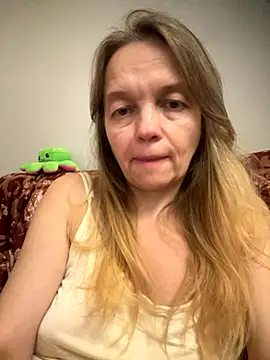 Snapshot of Susanel chatting on 09-23-25, 06:11 Susanel online show from 09-23-25, 06:11
