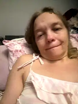 Snapshot of Susanel chatting on 10-19-25, 12:11 Susanel online show from 10-19-25, 12:11