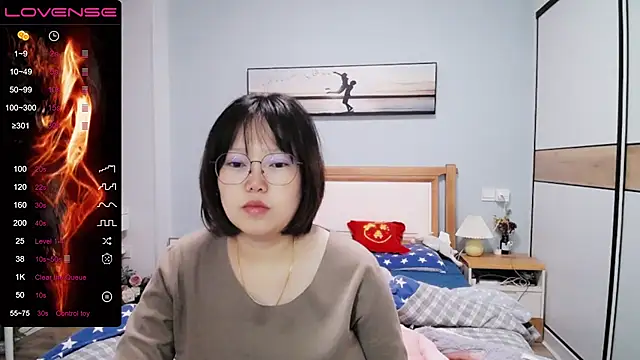 Snapshot of DianaYz chatting on 12-17-25, 10:54 DianaYz online show from 12-17-25, 10:54