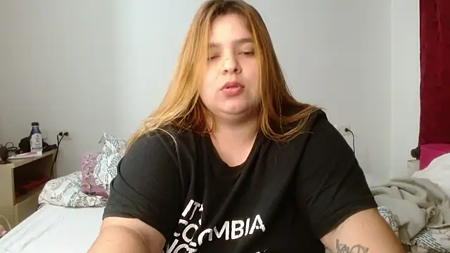 Snapshot of Blondylicious chatting on 02-05-25, 02:29 Blondylicious online show from 02-05-25, 02:29