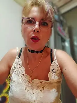 Snapshot of elacoquette chatting on 06-12-26, 05:34 elacoquette online show from 06-12-26, 05:34