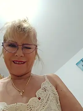 Snapshot of elacoquette chatting on 06-29-26, 02:29 elacoquette online show from 06-29-26, 02:29