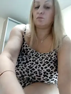 Snapshot of Liana_MilfHot chatting on 01-10-25, 03:18 Liana MilfHot online show from 01-10-25, 03:18