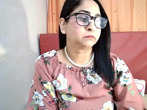 Snapshot of Indiankushy chatting on 02-13-25, 08:24 Indiankushy online show from 02-13-25, 08:24