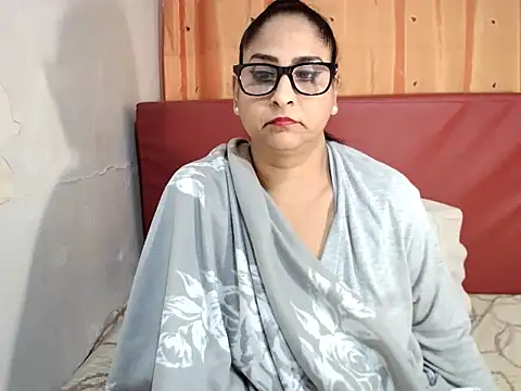 Snapshot of Indiankushy chatting on 03-01-25, 01:11 Indiankushy online show from 03-01-25, 01:11