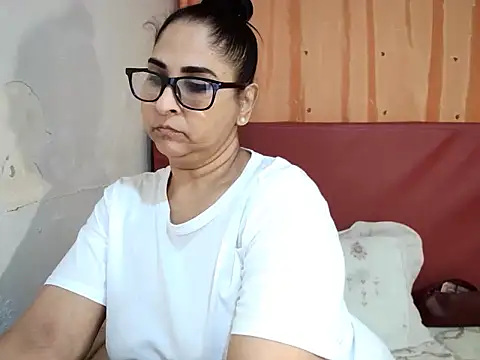 Snapshot of Indiankushy chatting on 09-19-25, 04:51 Indiankushy online show from 09-19-25, 04:51