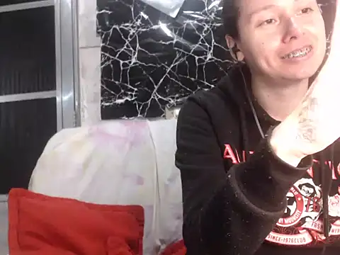 Snapshot of Venusluxodomme chatting on 06-07-26, 02:27 Venusluxodomme online show from 06-07-26, 02:27