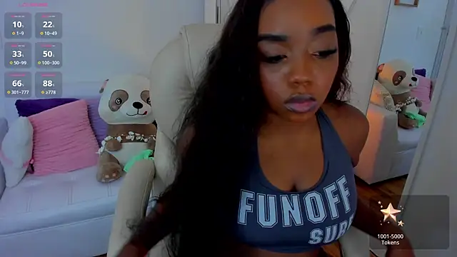 Snapshot of zobe_love chatting on 03-06-25, 08:48 zobe love online show from 03-06-25, 08:48