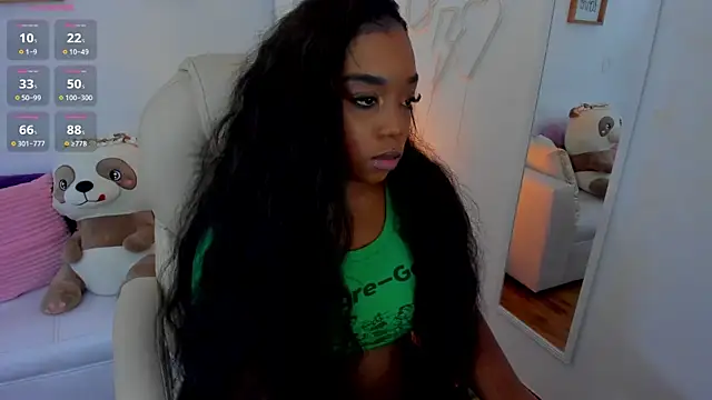 Snapshot of zobe_love chatting on 03-11-25, 05:57 zobe love online show from 03-11-25, 05:57