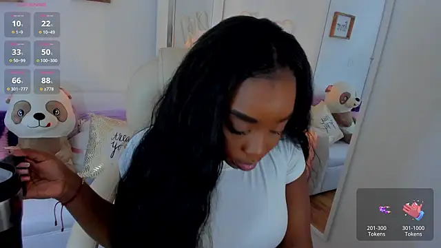Snapshot of zobe_love chatting on 03-18-25, 04:59 zobe love online show from 03-18-25, 04:59