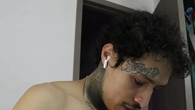 trieone online show from 10-22-25, 01:39