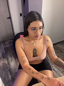 Snapshot of Victoria14_ chatting on 11-02-25, 06:05 Victoria14 online show from 11-02-25, 06:05