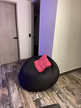 Snapshot of Victoria14_ chatting on 11-08-25, 04:01 Victoria14 online show from 11-08-25, 04:01