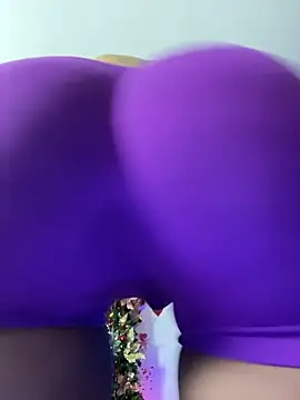 Snapshot of Victoria14_ chatting on 11-30-25, 05:00 Victoria14 online show from 11-30-25, 05:00