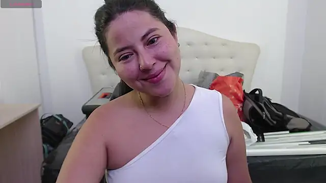 Snapshot of AliceMuller chatting on 12-11-24, 01:37 AliceMuller online show from 12-11-24, 01:37