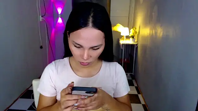 Snapshot of urnaughtydolly69 chatting on 05-06-26, 11:37 urnaughtydolly69 online show from 05-06-26, 11:37