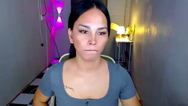 Snapshot of urnaughtydolly69 chatting on 05-07-26, 01:38 urnaughtydolly69 online show from 05-07-26, 01:38