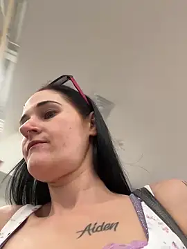 Snapshot of lolabunny9 chatting on 03-19-25, 04:13 lolabunny9 online show from 03-19-25, 04:13