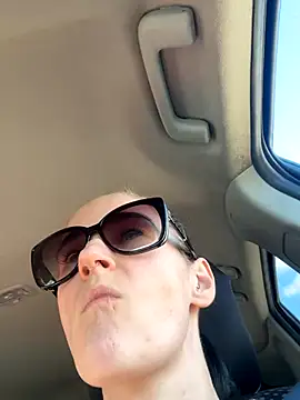 Snapshot of lolabunny9 chatting on 11-23-25, 07:02 lolabunny9 online show from 11-23-25, 07:02