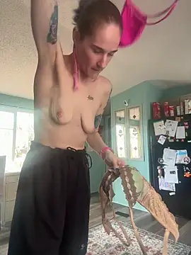 Snapshot of lolabunny9 chatting on 12-03-25, 06:06 lolabunny9 online show from 12-03-25, 06:06