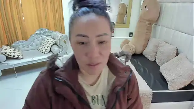 Snapshot of gaby_trent chatting on 04-29-26, 04:33 gaby trent online show from 04-29-26, 04:33