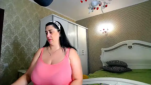 Evelyn Shy online show from 01-28-25, 06:49