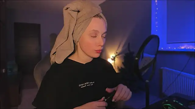 Snapshot of Rachel_Ro chatting on 12-15-24, 05:23 Rachel Ro online show from 12-15-24, 05:23