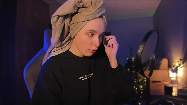 Snapshot of Rachel_Ro chatting on 12-29-24, 02:31 Rachel Ro online show from 12-29-24, 02:31