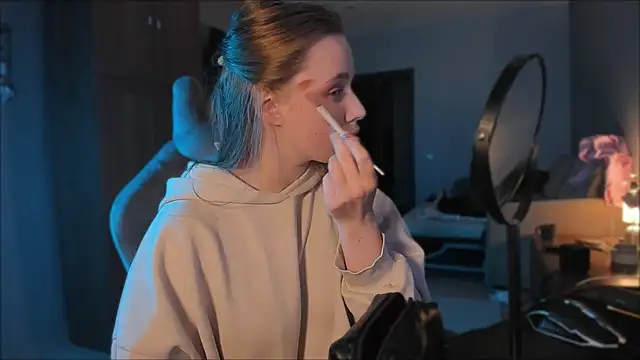 Snapshot of Rachel_Ro chatting on 01-11-25, 04:14 Rachel Ro online show from 01-11-25, 04:14