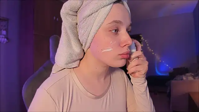 Snapshot of Rachel_Ro chatting on 01-23-25, 06:06 Rachel Ro online show from 01-23-25, 06:06