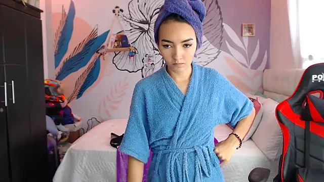 LinzyBaner online show from 02-06-25, 08:34