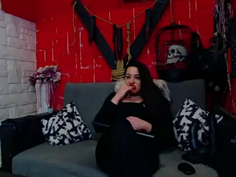 Snapshot of MistressRachelle chatting on 01-28-25, 01:18 MistressRachelle online show from 01-28-25, 01:18