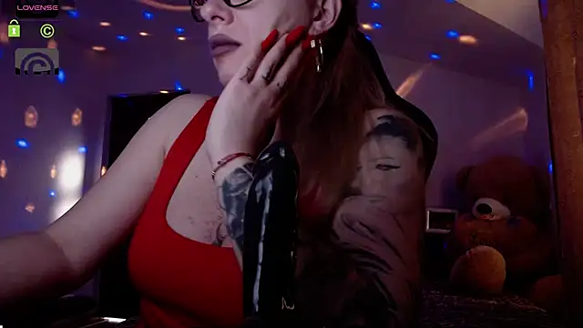 Snapshot of SonyaDevon chatting on 02-11-25, 07:54 SonyaDevon online show from 02-11-25, 07:54