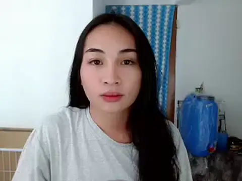 Snapshot of SweetLilly_18 chatting on 12-04-24, 02:15 SweetLilly 18 online show from 12-04-24, 02:15