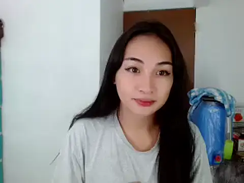 Snapshot of SweetLilly_18 chatting on 12-05-24, 10:23 SweetLilly 18 online show from 12-05-24, 10:23