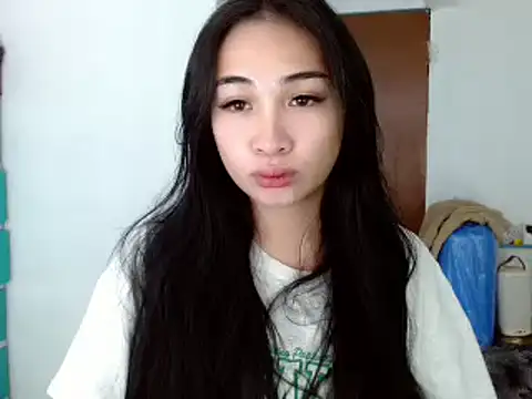 Snapshot of SweetLilly_18 chatting on 12-11-24, 05:59 SweetLilly 18 online show from 12-11-24, 05:59