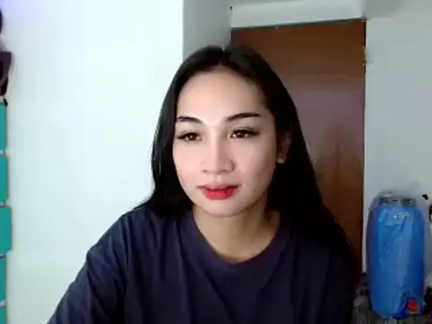 Snapshot of SweetLilly_18 chatting on 12-13-24, 04:49 SweetLilly 18 online show from 12-13-24, 04:49