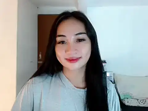 Snapshot of SweetLilly_18 chatting on 12-18-24, 03:00 SweetLilly 18 online show from 12-18-24, 03:00