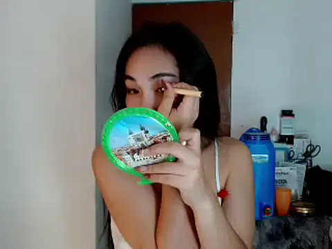 Snapshot of SweetLilly_18 chatting on 01-03-25, 04:16 SweetLilly 18 online show from 01-03-25, 04:16