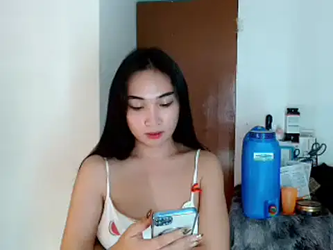 Snapshot of SweetLilly_18 chatting on 01-03-25, 07:18 SweetLilly 18 online show from 01-03-25, 07:18