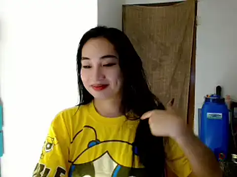 Snapshot of SweetLilly_18 chatting on 01-11-25, 12:18 SweetLilly 18 online show from 01-11-25, 12:18