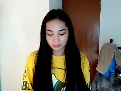 Snapshot of SweetLilly_18 chatting on 01-11-25, 03:20 SweetLilly 18 online show from 01-11-25, 03:20