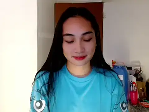 Snapshot of SweetLilly_18 chatting on 01-26-25, 10:45 SweetLilly 18 online show from 01-26-25, 10:45