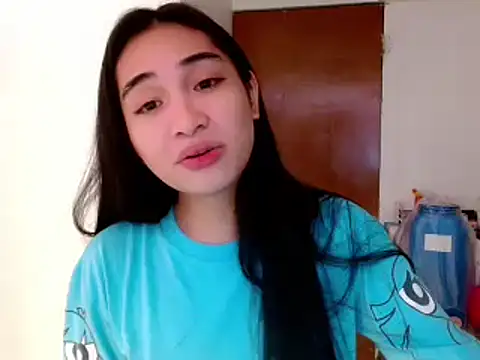 Snapshot of SweetLilly_18 chatting on 01-26-25, 01:47 SweetLilly 18 online show from 01-26-25, 01:47