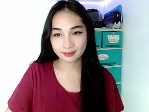 Snapshot of SweetLilly_18 chatting on 02-02-25, 10:46 SweetLilly 18 online show from 02-02-25, 10:46