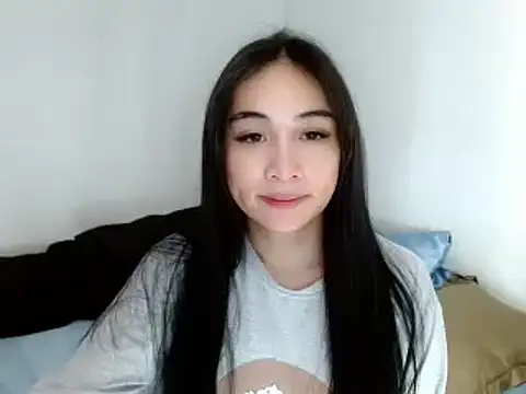 Snapshot of SweetLilly_18 chatting on 02-21-25, 03:56 SweetLilly 18 online show from 02-21-25, 03:56