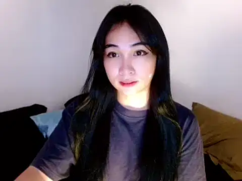 Snapshot of SweetLilly_18 chatting on 03-05-25, 02:14 SweetLilly 18 online show from 03-05-25, 02:14