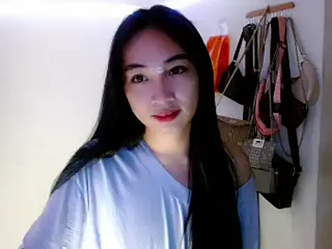 Snapshot of SweetLilly_18 chatting on 03-10-25, 12:51 SweetLilly 18 online show from 03-10-25, 12:51