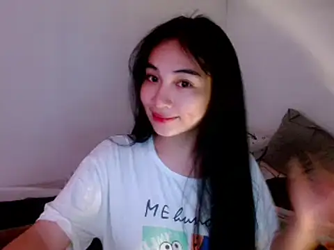 Snapshot of SweetLilly_18 chatting on 03-11-25, 12:50 SweetLilly 18 online show from 03-11-25, 12:50